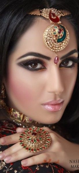 مكياج خليجي مميز