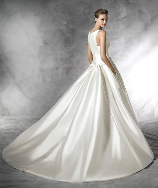 فساتين زفاف برونوفياس