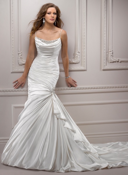 موديلات فساتين زفاف ستان فخمه