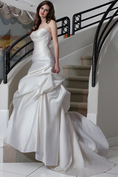 فساتين ستان طويله