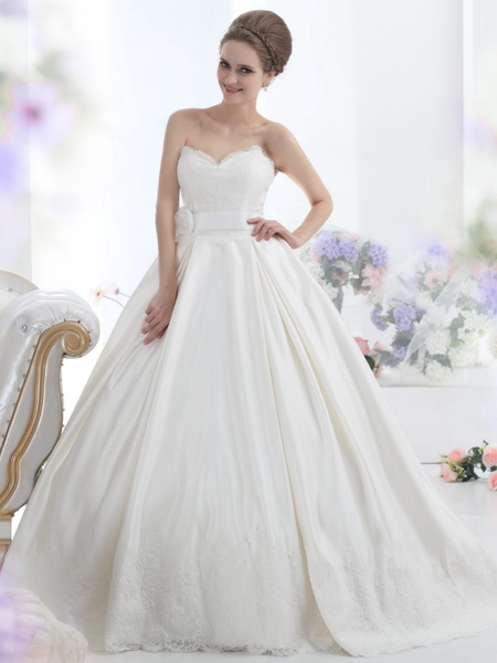 فساتين زفاف ستان منفوشة