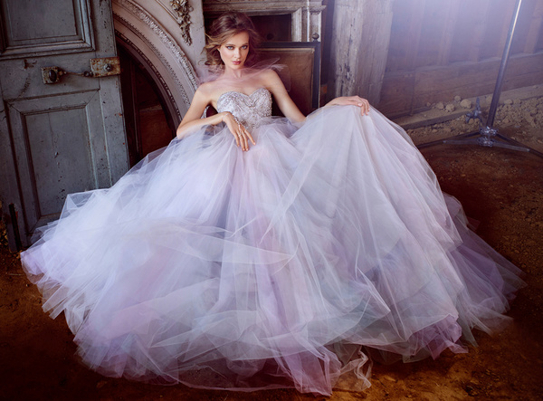 فساتين افراح تول ملونة