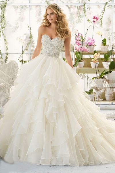 فساتين زفاف تول منفوش