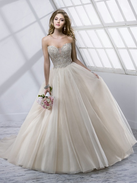 فساتين افراح تول فخمة