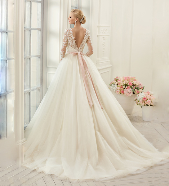 فساتين زفاف انستقرام بلون العاج