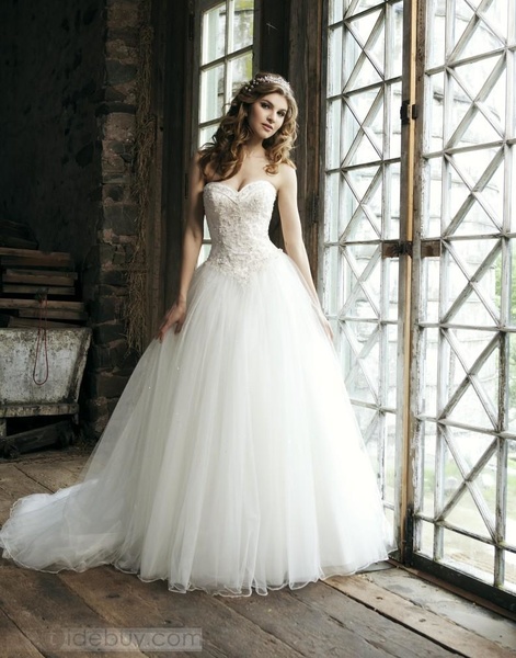 فساتين زفاف انستقرام من التول والدانتيل