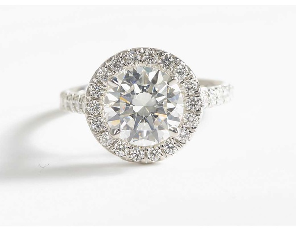 خاتم الألماس الدائري