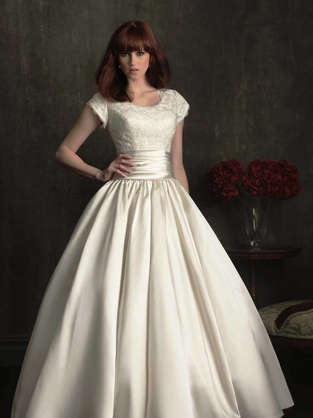 فساتين زفاف نفاش ساتان