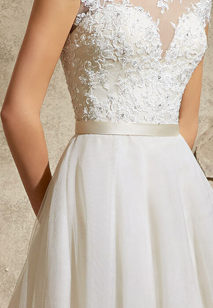 فساتين زفاف دانتيل مع الحزام