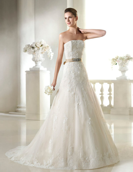 فساتين زفاف دانتيل بحزام