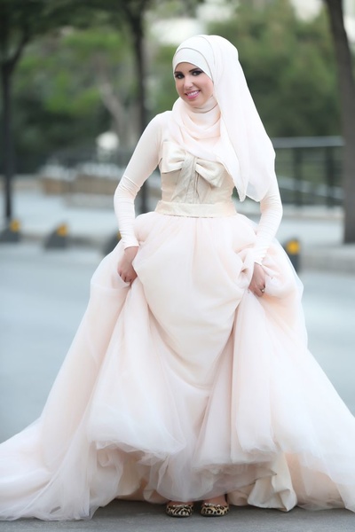فساتين زفاف للمحجبات ملونة وناعمه