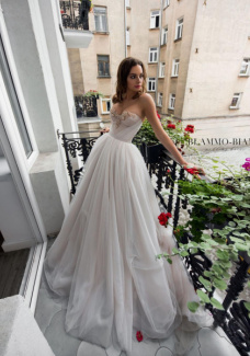 Delicate Bridal Dresses 2017