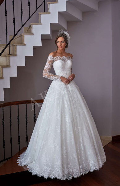 فستان زفاف من تصميم AKAY