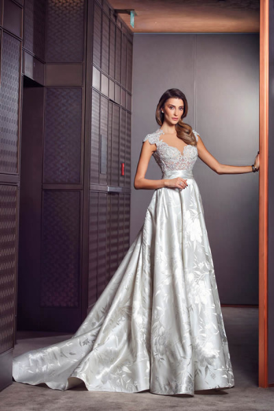 فستان زواج من تصميم Raşit Bağzıbağlı