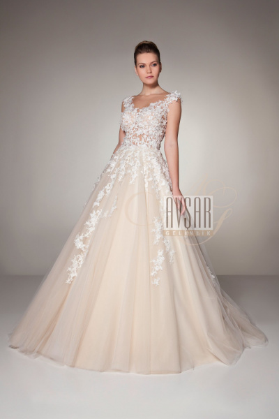 من تصميم Avşar Gelinlik