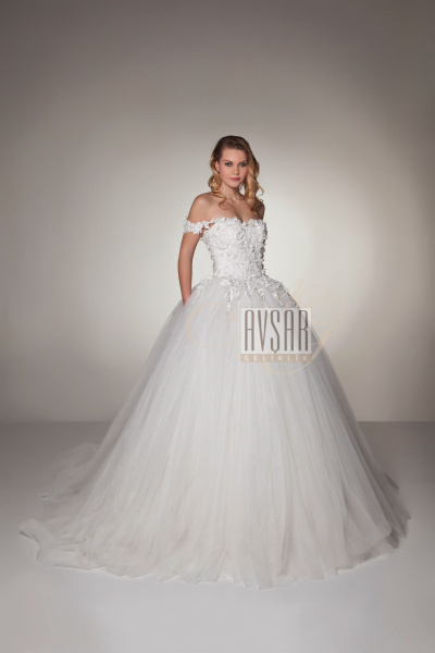 من تصميم Avşar Gelinlik